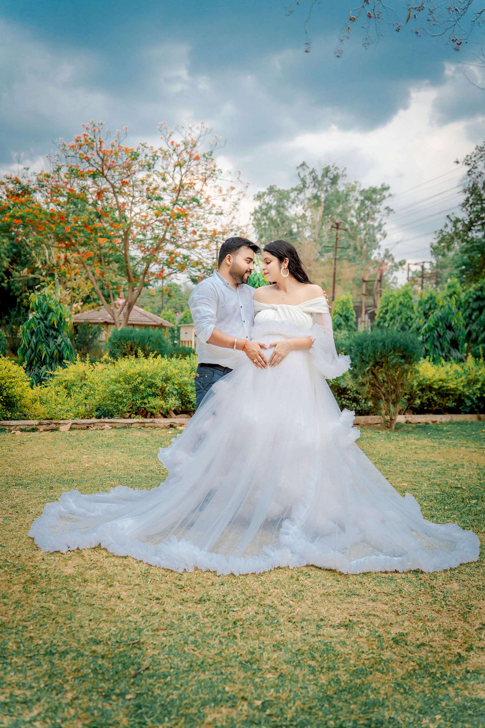 Maternity photographer in Varanasi - international style white gown maternity photoshoot